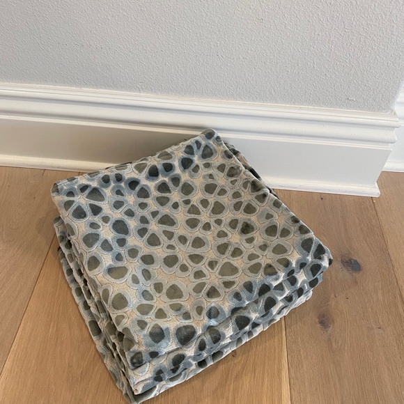 4 pillow covers - Picture 1 of 1